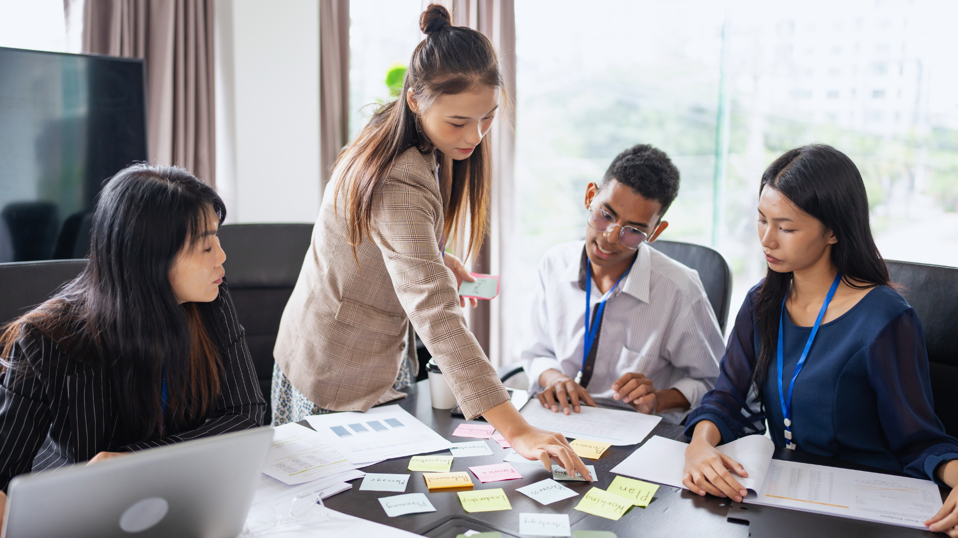 Read more about the article Why Communication is Key to Effective Leadership: Unlocking Team Success